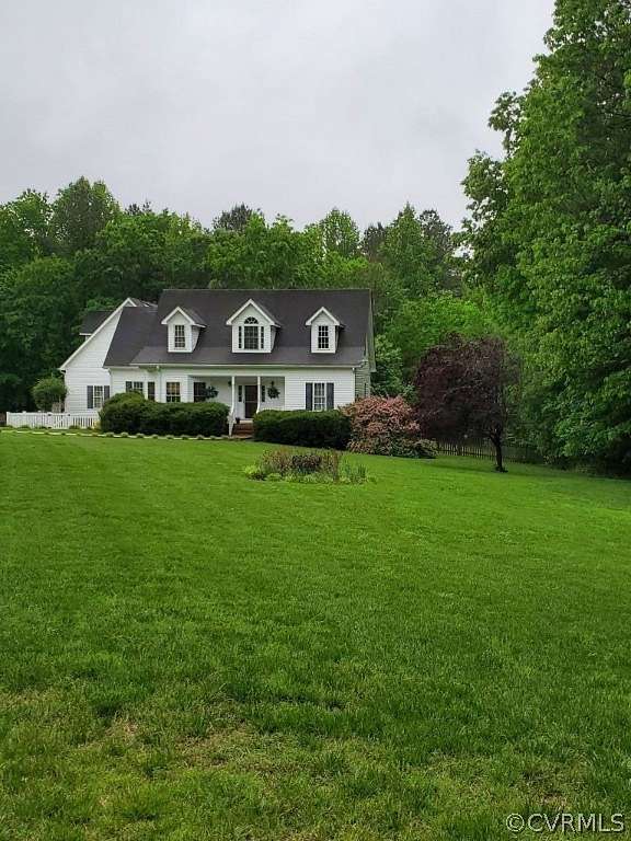 5 Acres of Residential Land with Home for Sale in Amelia Court House, Virginia