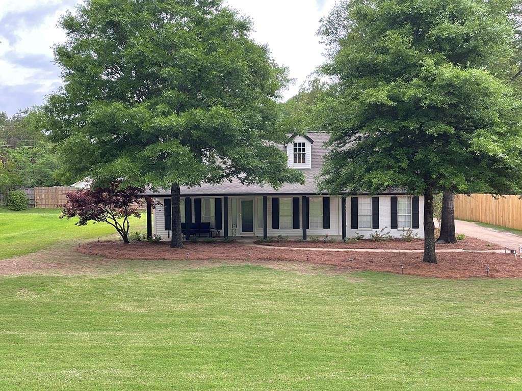 16.1 Acres of Land with Home for Sale in Oxford, Mississippi