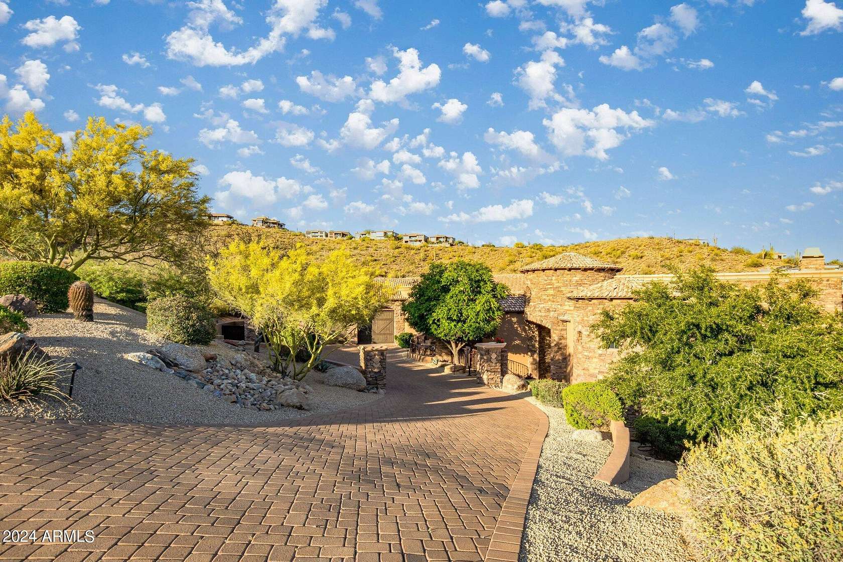 2.2 Acres of Residential Land with Home for Sale in Fountain Hills, Arizona
