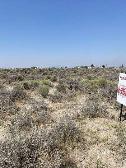 2.33 Acres of Residential Land for Sale in Christmas Valley, Oregon