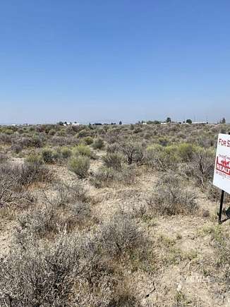 2.33 Acres of Residential Land for Sale in Christmas Valley, Oregon