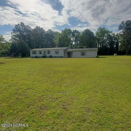 4 Acres of Residential Land with Home for Sale in Burgaw, North Carolina