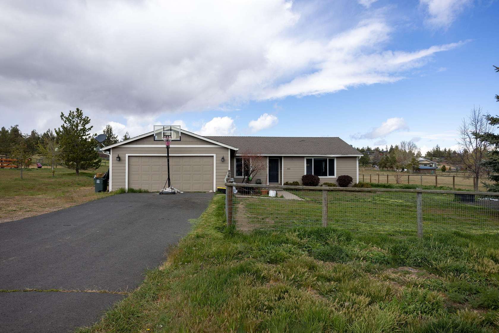 2.2 Acres of Residential Land with Home for Sale in Madras, Oregon