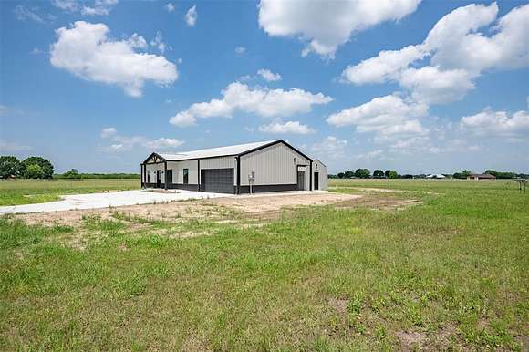 2.5 Acres of Residential Land with Home for Sale in Ennis, Texas