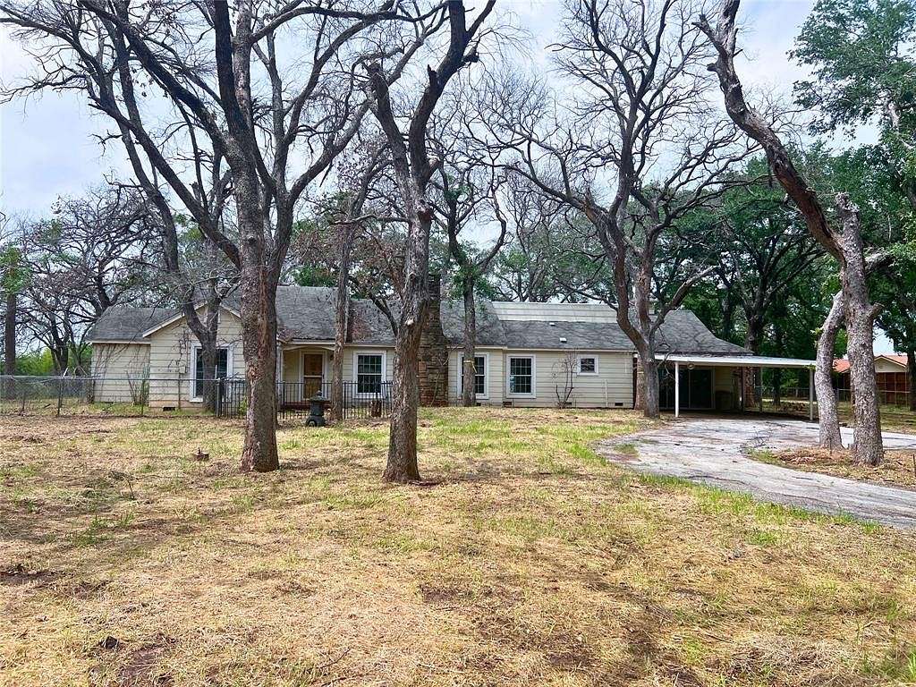 2.5 Acres of Residential Land with Home for Sale in Fort Worth, Texas