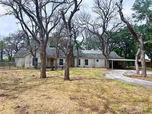 2.5 Acres of Residential Land with Home for Sale in Fort Worth, Texas