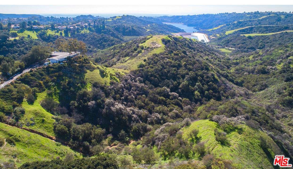 4.963 Acres of Land for Sale in Los Angeles, California